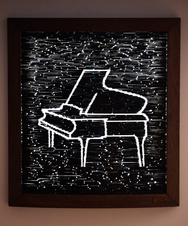 -8-<br>Zongora megvilágítva<br>48 x 52 cm <br> 1450 Euro